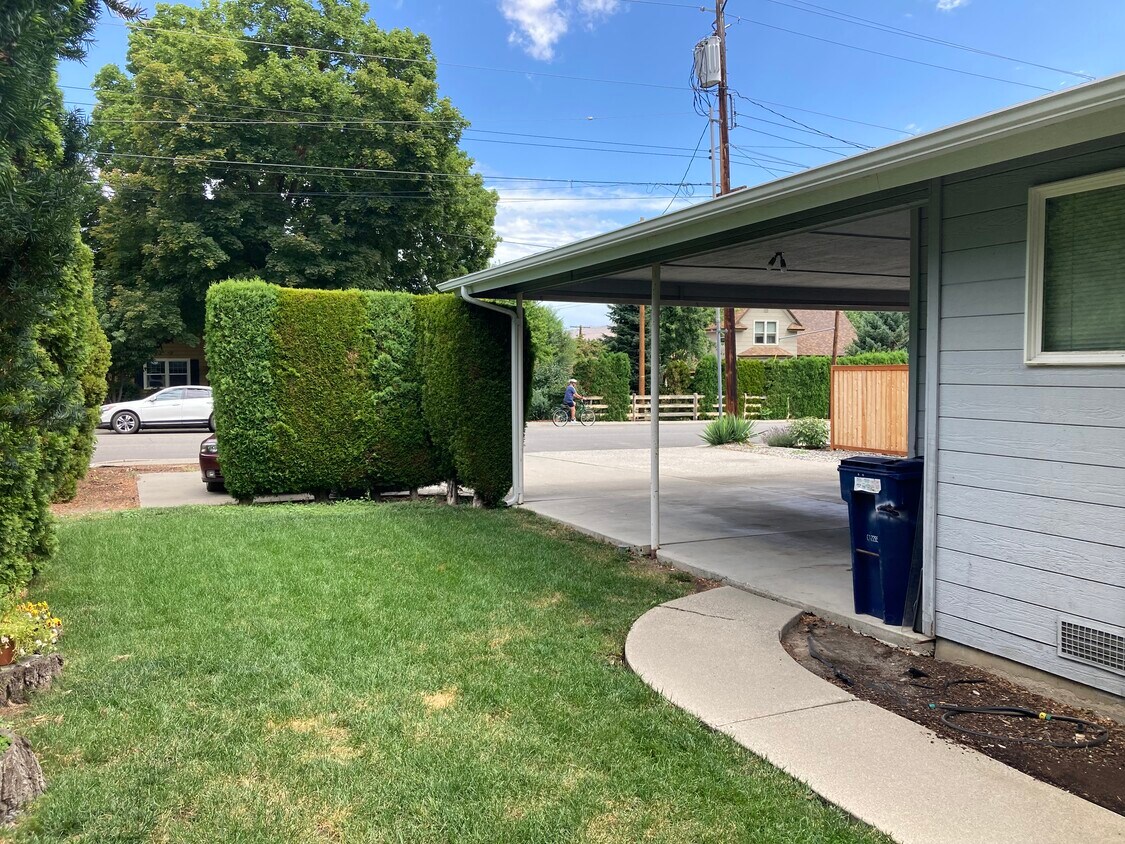 Foto principal - 1015 Castlerock Ave