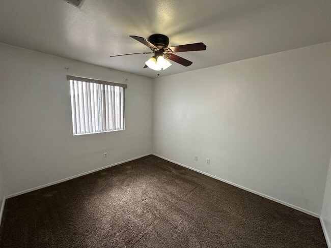 Building Photo - Cute 2 Bedroom Duplex with attached Garage!