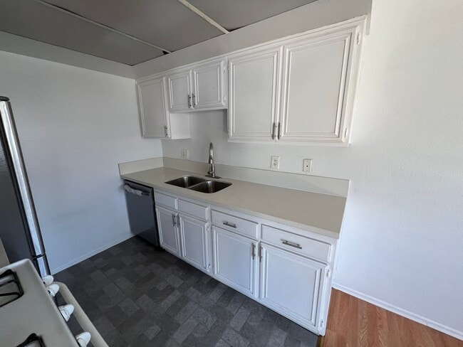 Building Photo - 1251 S Meadow Ln