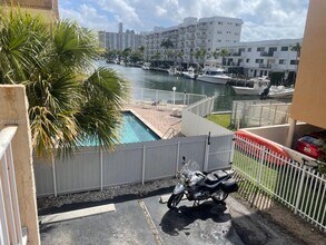 Building Photo - 3522 NE 171 St