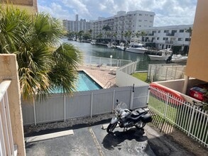 Building Photo - 3522 NE 171 St