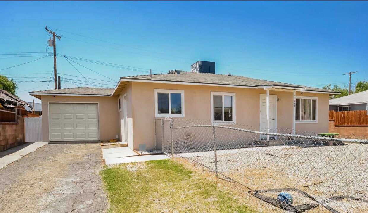 Building Photo - Best Home In Lancaster!