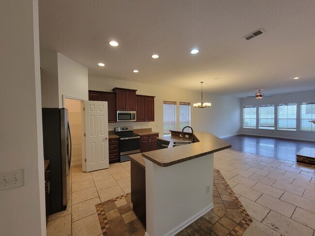 Foto del edificio - 6319 Endelstow Ln
