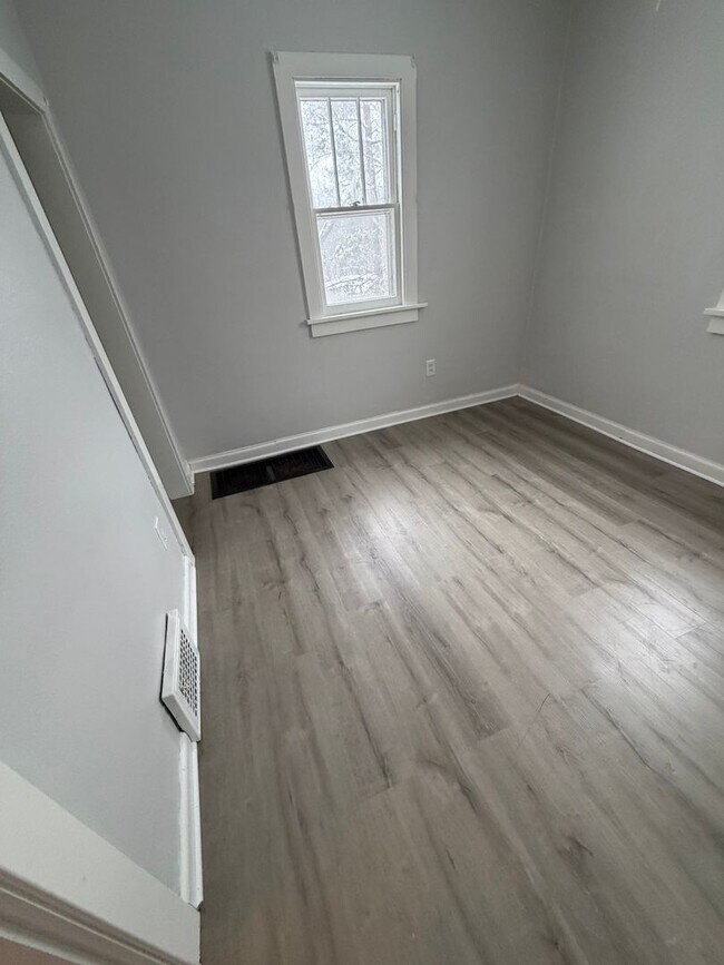 Foto del edificio - 624 N Lewis Ave