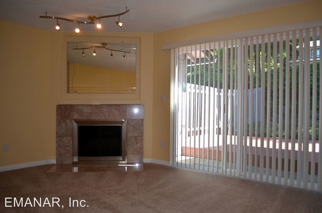 Building Photo - 4018 S 158th St