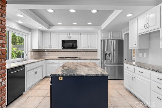 Building Photo - 8831 Cliffside Dr