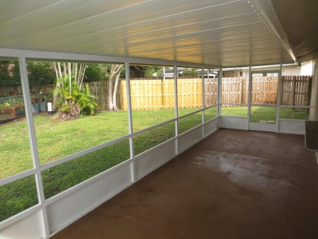 Foto del edificio - 1283 Anhinga Dr