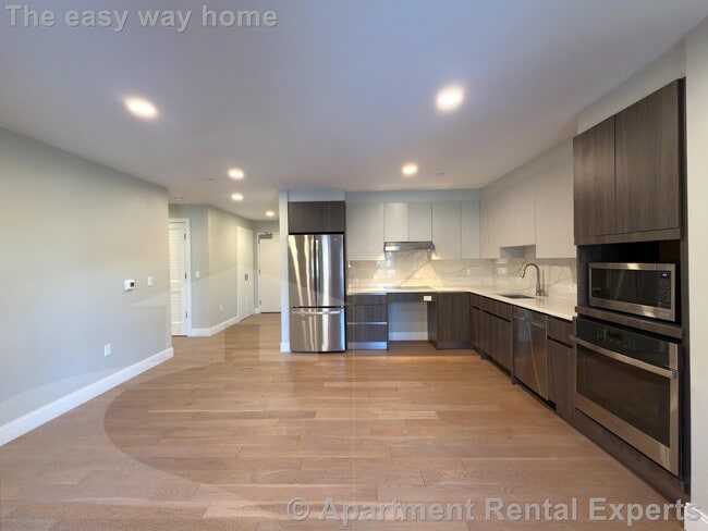 Building Photo - 9 Central St