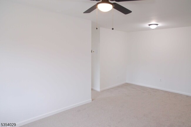 Building Photo - 16 B Lakeside Dr