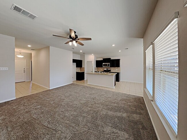 Building Photo - 808 Hutchins Dr