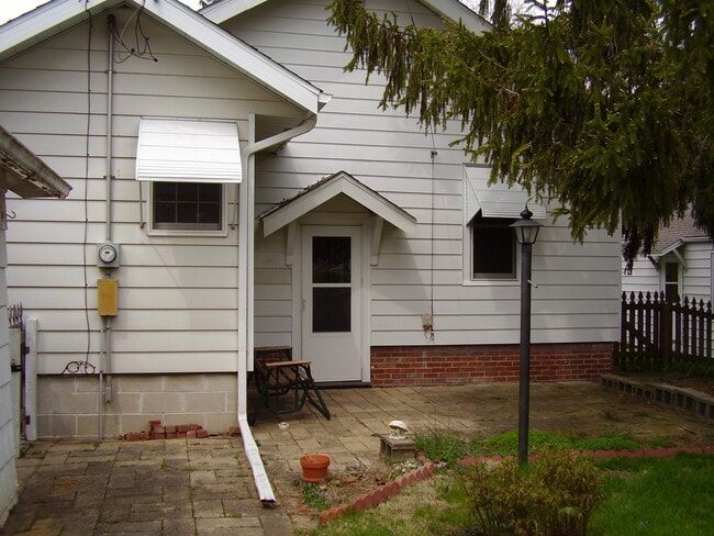 Building Photo - Great Location close to Clark Park!
