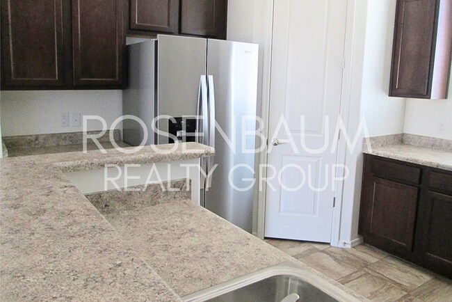 Building Photo - Gorgeous 3-bedrooms, 2-baths home tucked a...