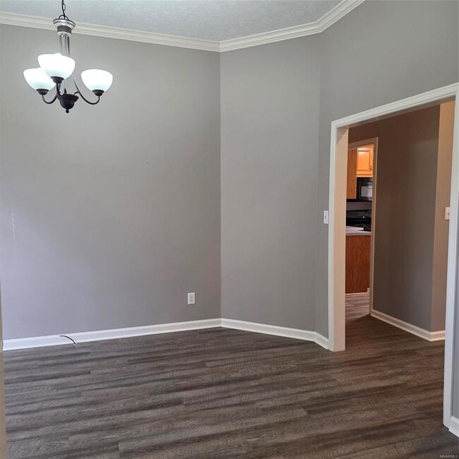 Building Photo - 1736 Twelve Oaks Ln