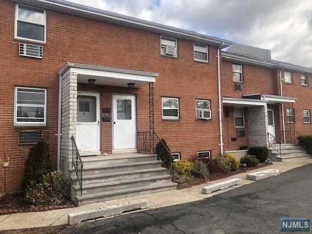 Primary Photo - 392 S Washington Ave