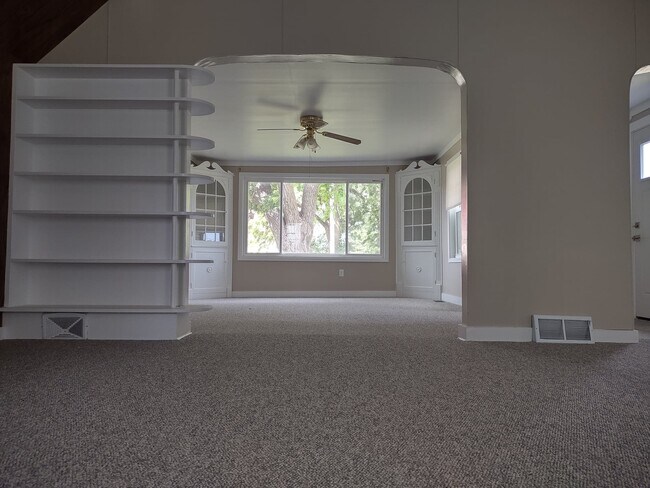 Foto del edificio - 8477 Crane Creek Rd