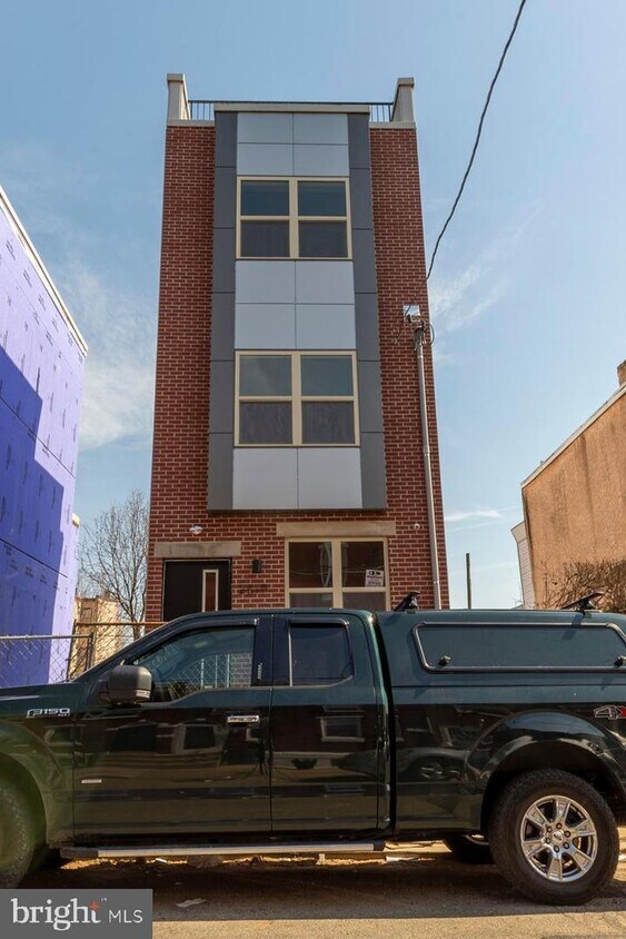 Primary Photo - 2531 N Hancock St