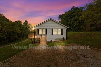 Building Photo - 4 Meadows Town Rd
