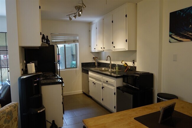 Building Photo - Pacific Beach 1-Bed PLUS Office!