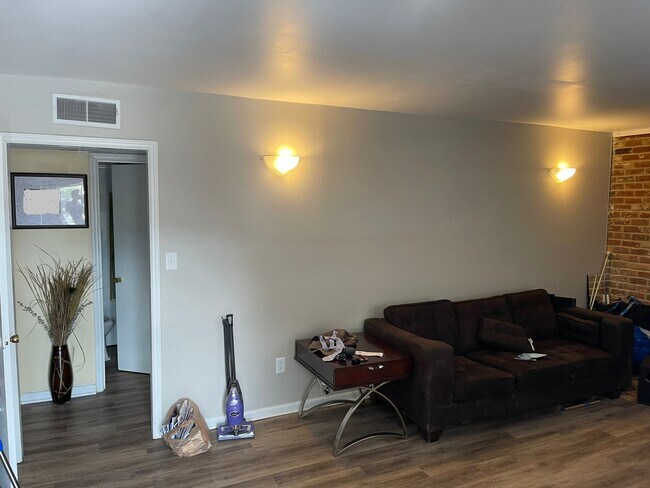 Sala de estar - 360 S Cherry St