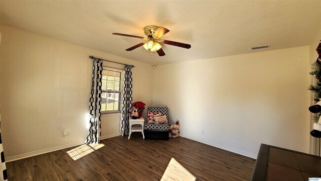 Foto del edificio - 2909 Berkshire Dr SW