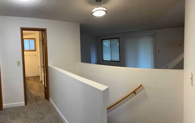 Building Photo - 1323