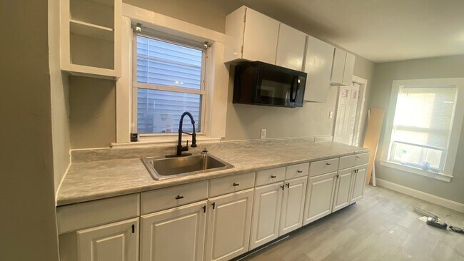 Building Photo - 8 Smith St