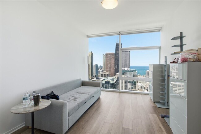 Foto del edificio - 220 E Illinois St
