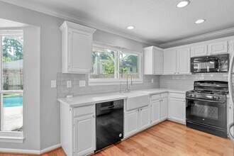 Building Photo - 30 Village Knoll Pl