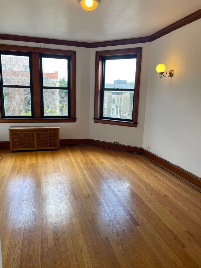 Building Photo - 2108 W Armitage Ave