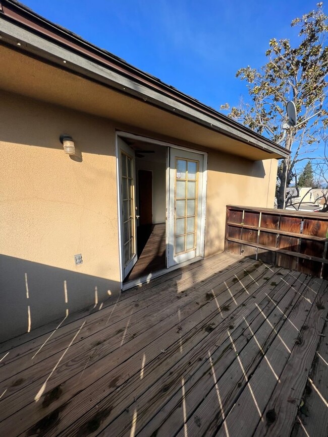 Building Photo - 3511 E Stapp Ave