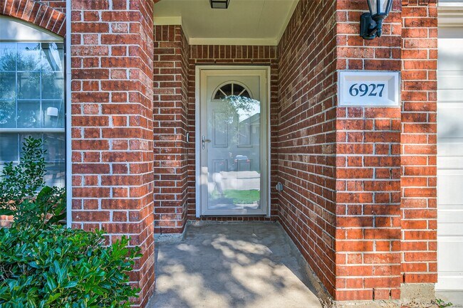 Foto del edificio - 6927 Great Oaks Shadow Dr