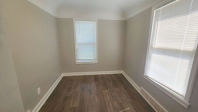Foto del edificio - Charming 1-Bedroom Home on the South Side ...
