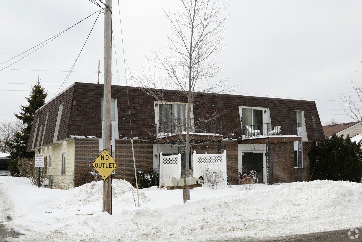 42434245 SE Oak Park Dr, Grand Rapids, MI 49508 Apartments in Grand