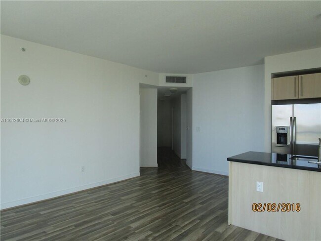 Foto del edificio - 79 SW 12th St