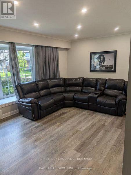 Photo du bâtiment - 8 Storey Crescent