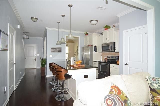 Building Photo - 906 Summerlake Dr