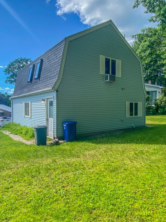 Building Photo - 5 Highridge Dr