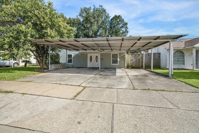 Building Photo - 6621 Westview Dr