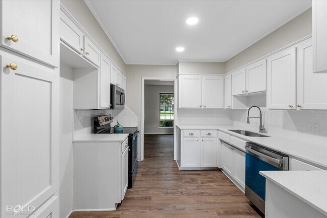 Building Photo - Updated and ready for tenant...