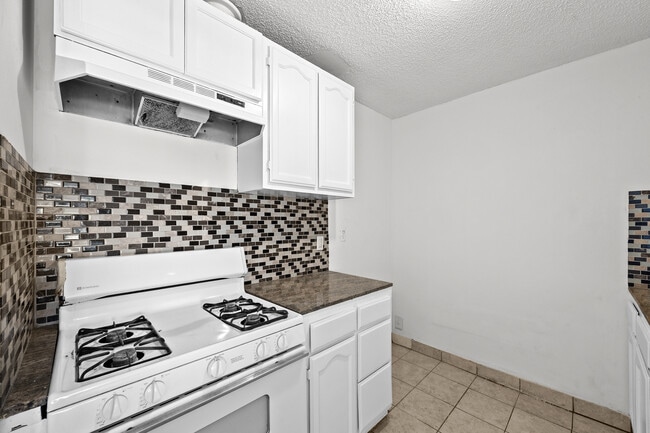 Building Photo - 18620 Hatteras St