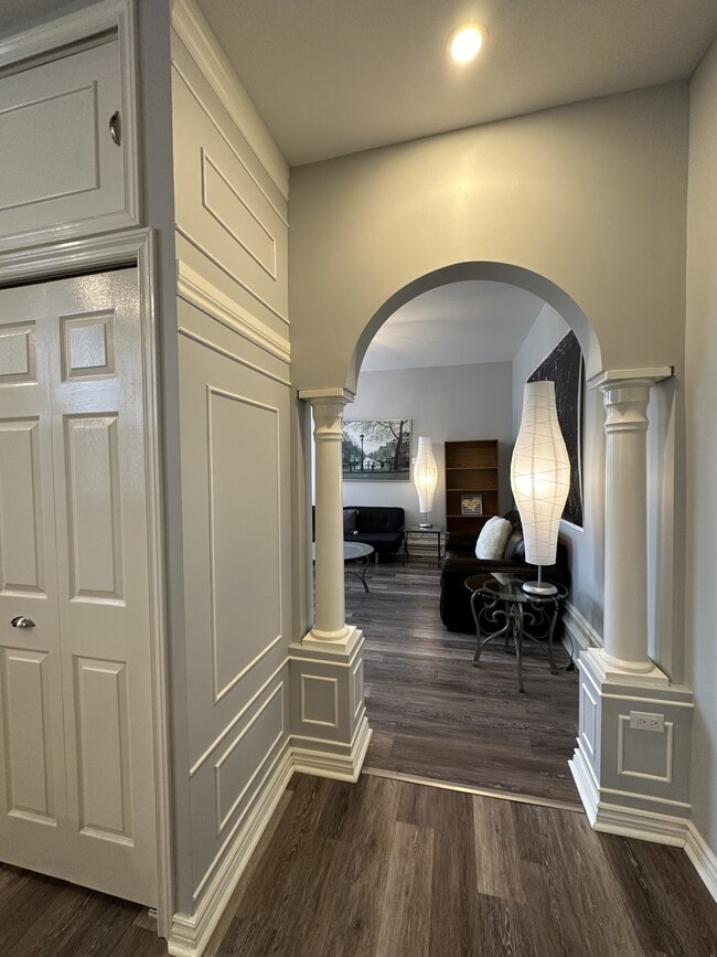 Building Photo - 242 Bridge St