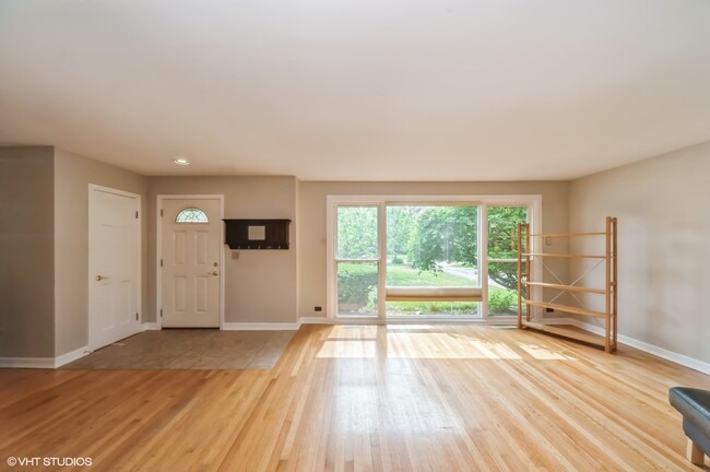 Building Photo - 565 Ridge Rd