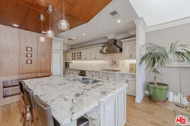 Foto del edificio - 4460 Wilshire Blvd