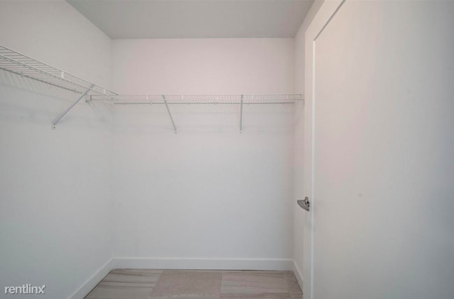 Building Photo - 1 br, 1 bath Apartment - 123 NE 23 St