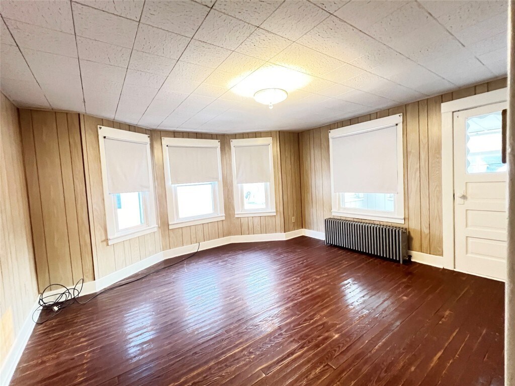 Primary Photo - 328 Oak Hill Ave
