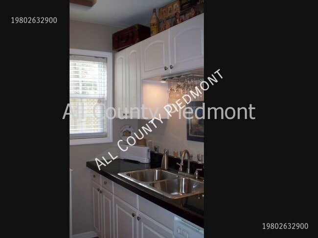Building Photo - 1544 Pecan Ave
