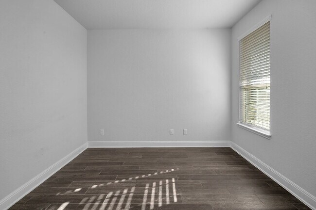 Building Photo - 5710 Calaveras Way