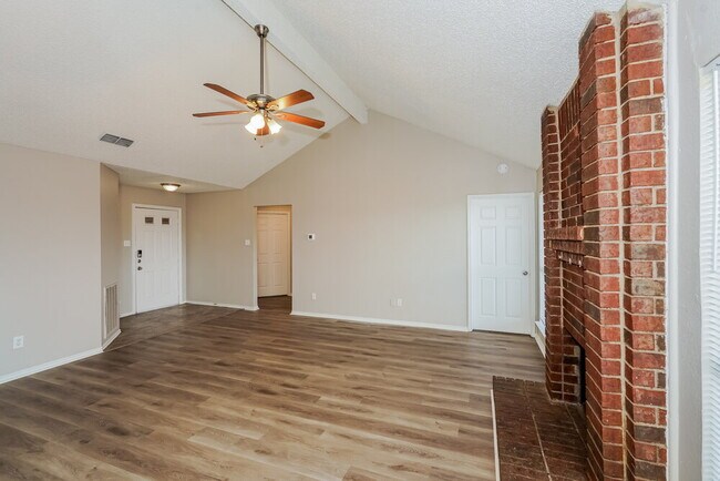 Foto del edificio - 1505 Glenwillow Dr
