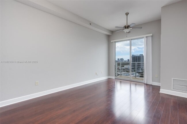 Foto del edificio - 1830 Radius Dr