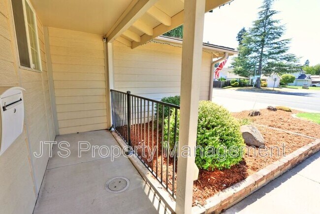 Building Photo - 2128 W La Loma Dr